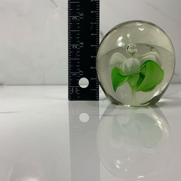 VINTAGE Hand Blown Glass Globe Paperweight with flower inside - Picture 3 of 3